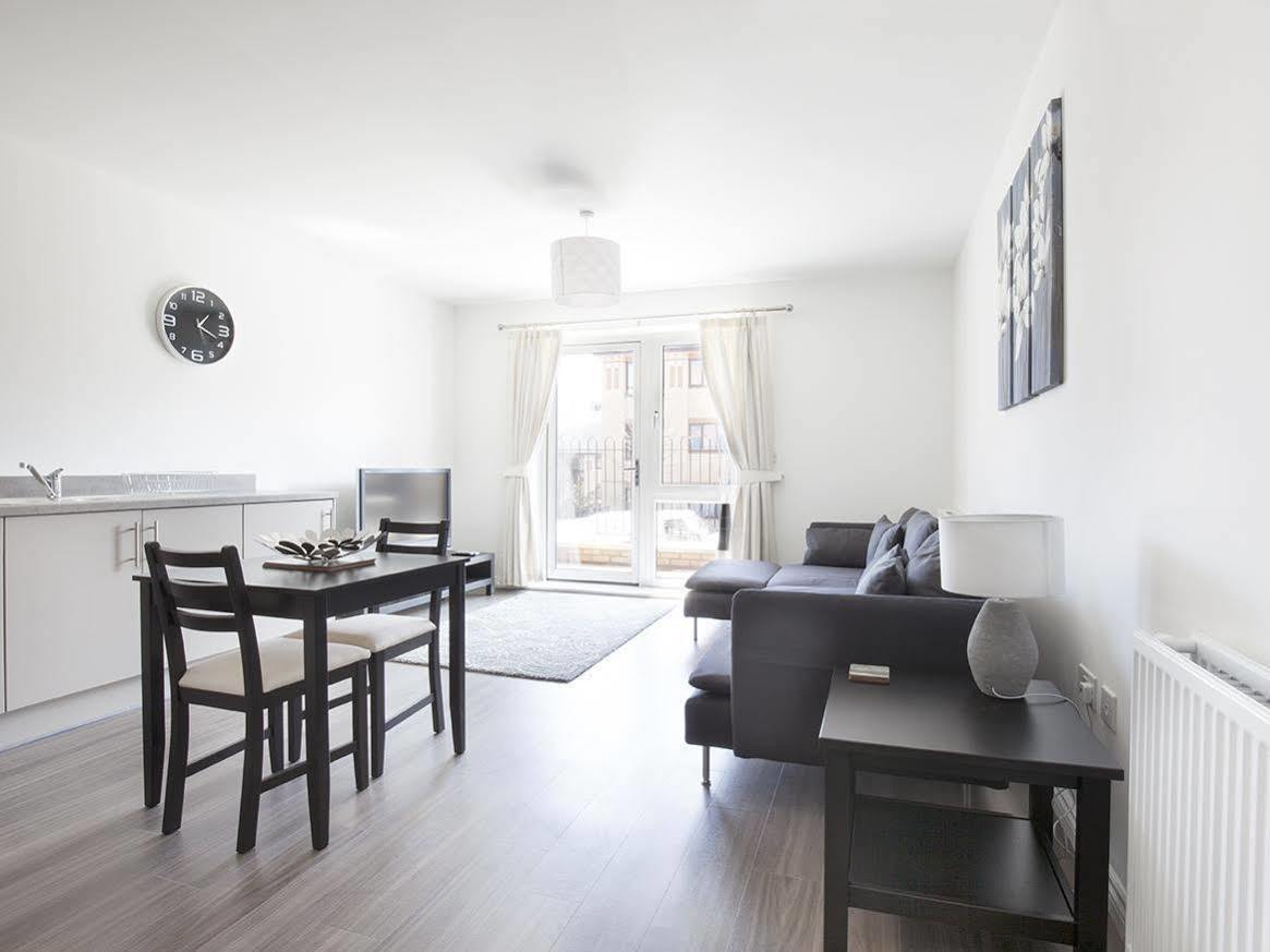 Campbell Park - City Stay Apartments มิลตันคีนส์ ภายนอก รูปภาพ